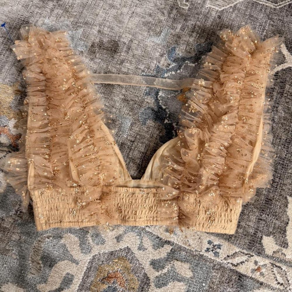 Free people sosha party top sized medium but fits closer to size 4/6.